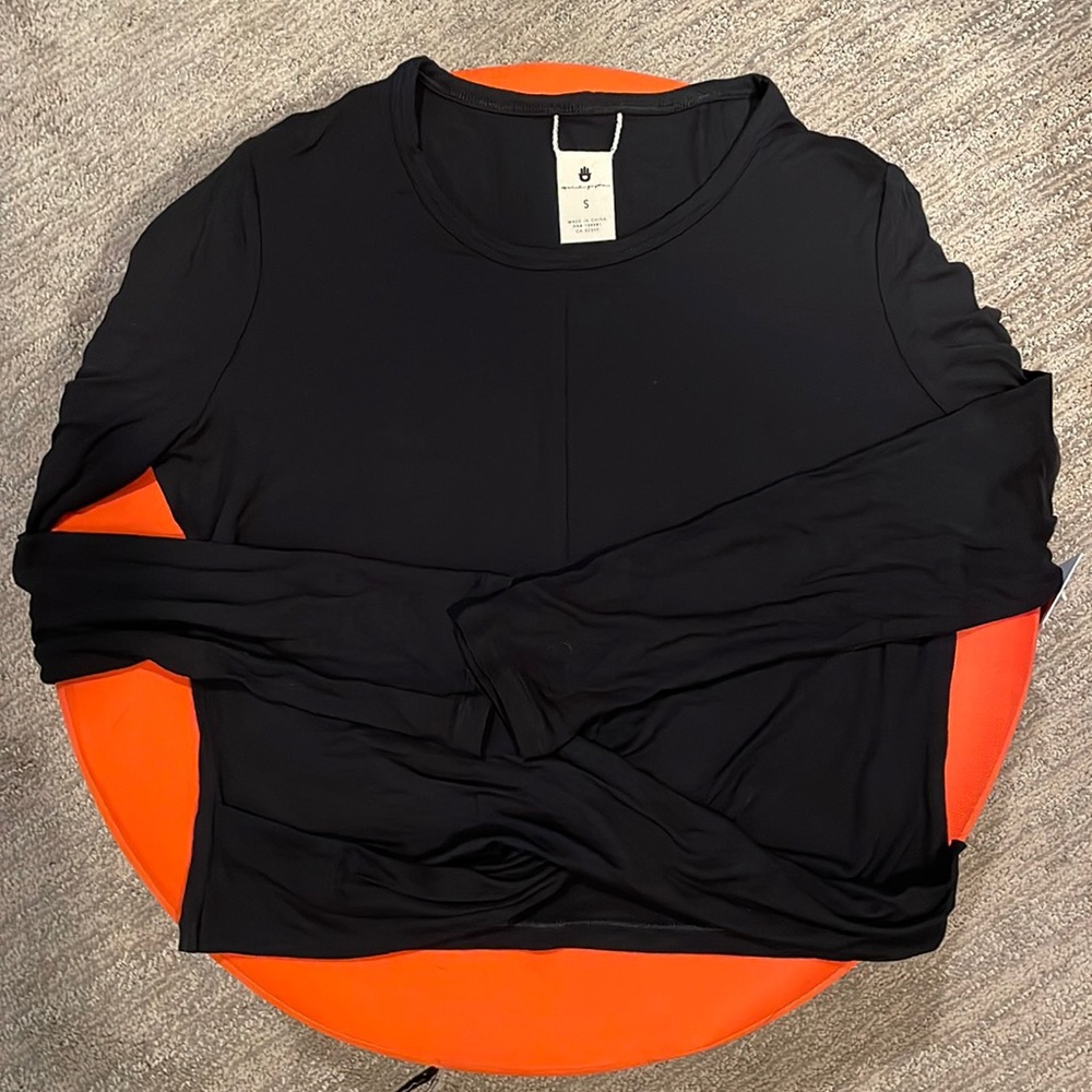 Black SPIRITUAL GANGSTER Muse Twist-Front Long-Sleeve Top - size Small